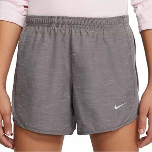 Nike Girls’ Dry Tempo Running Shorts *Gunsmoke Heather/Wolf Grey*